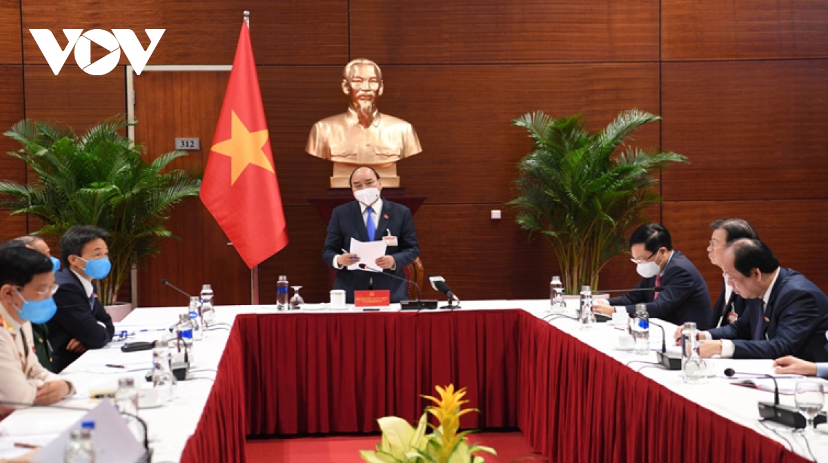 PM Phuc convenes urgent meeting on COVID-19